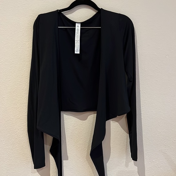 Alo Cropped Escalate Wrap Top in Black - Picture 7 of 10